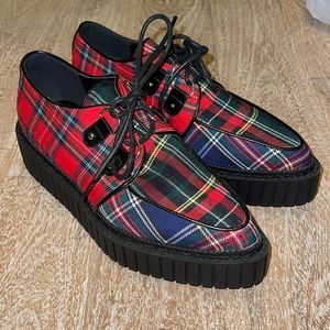 NWOB Current mood red black platform shoes size 7